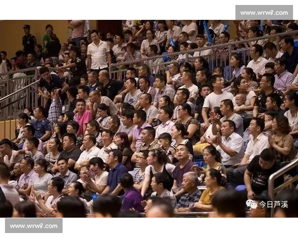 激情四溢的赛场对决，北京队与上海队激烈拼搏上演篮球巅峰对决